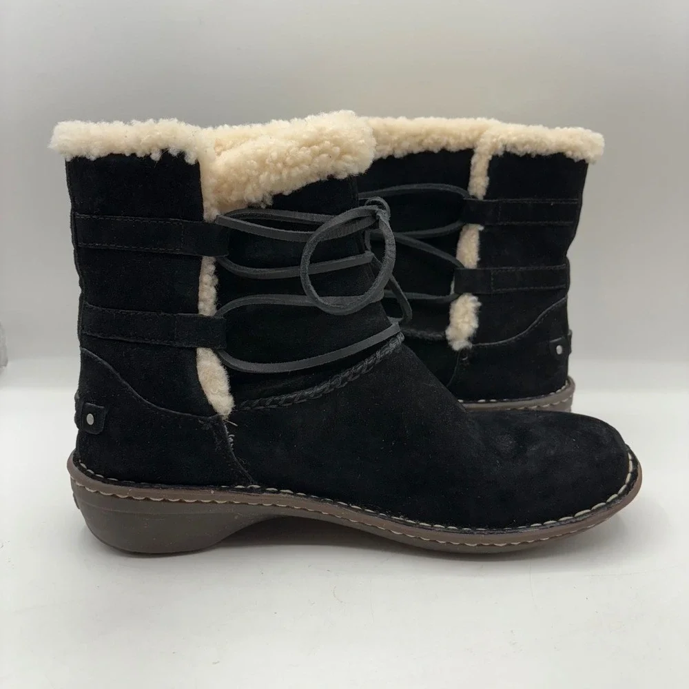 UGG Caspia Black Suede Shearling Lined Lace Up Ankle‎ Boots Women's Size 9